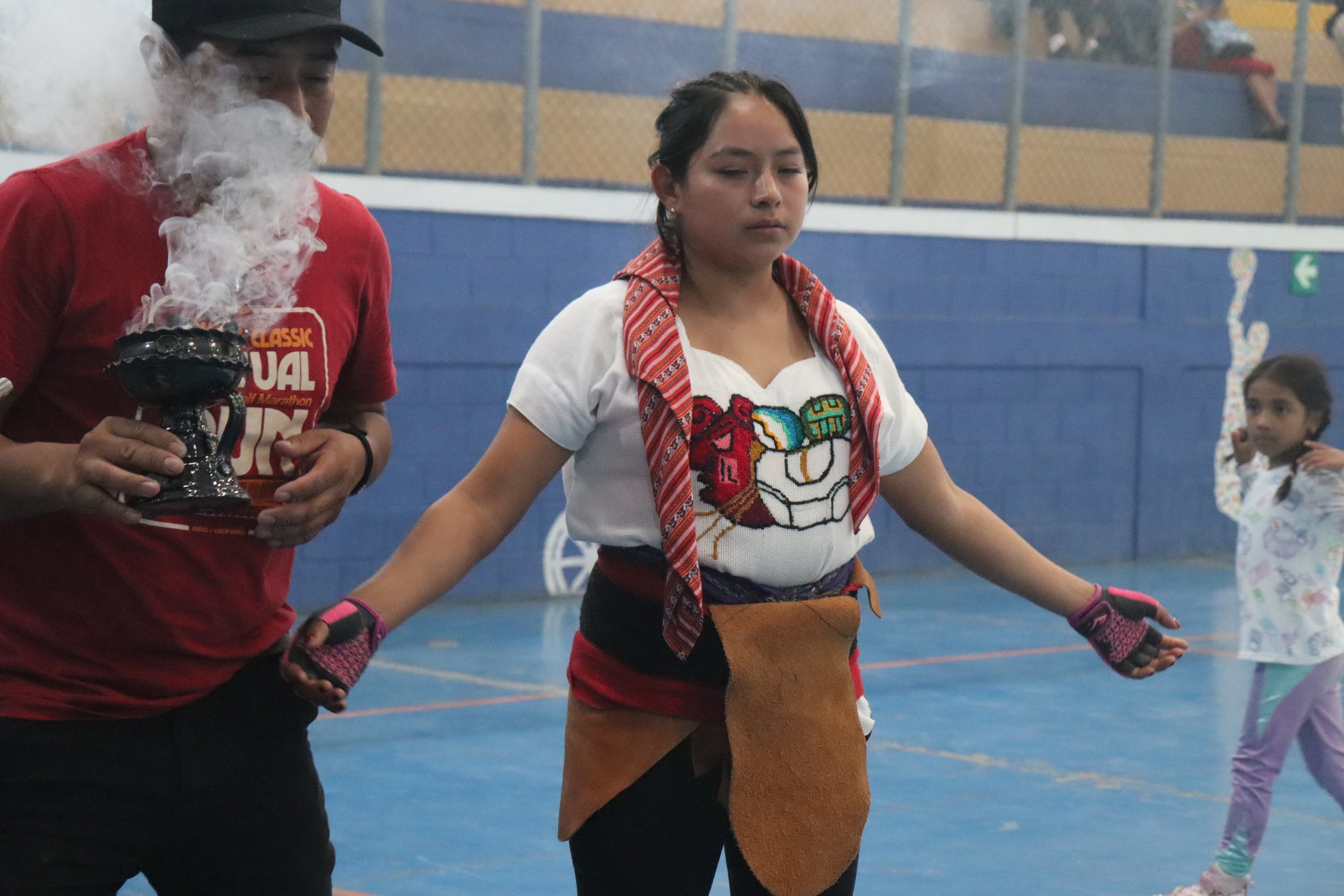  Jugadora de Pelota Maya se prepara para iniciar el torneo. Crédito: Andina Ayala 
